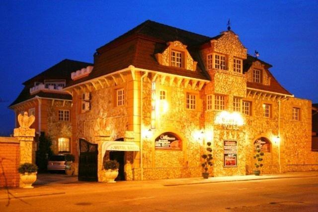 Bastya Wellness Hotel - Nyírbátor Екстериор снимка